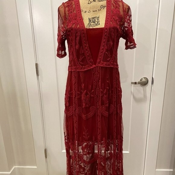 2 PIECE MINI DRESS WITH LONG LACE SHELL COVER IN BURGUNDY SIZE MEDIUM - Picture 5 of 16